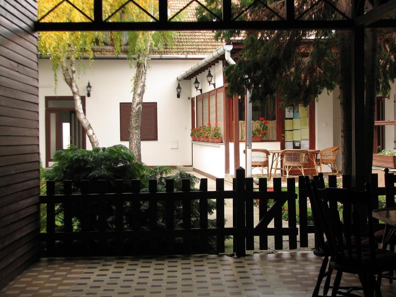 Hotel Fama Hodmezovasarhely Exterior photo
